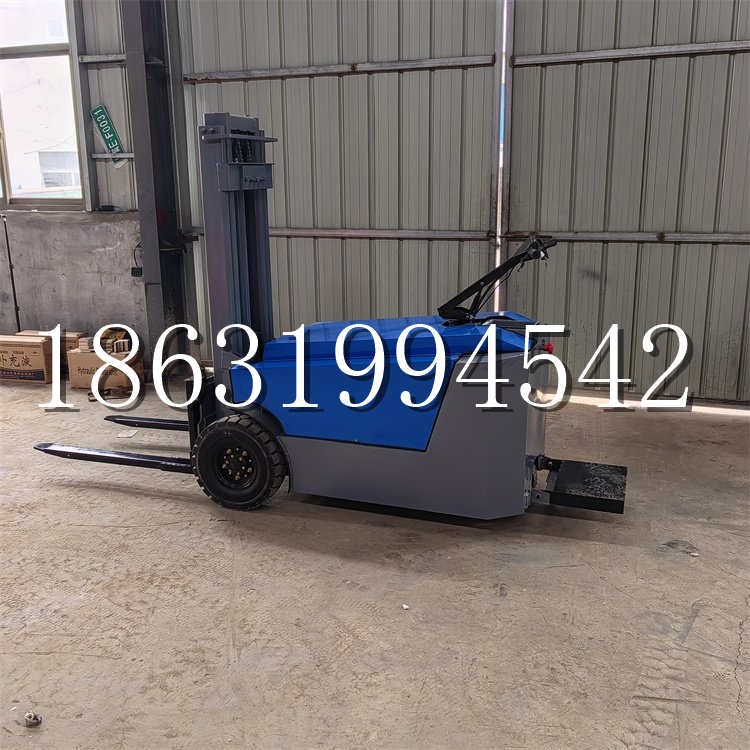 玉树市全电动叉车插腿式堆高车液压装卸车1.5吨升高小型站驾式铲车